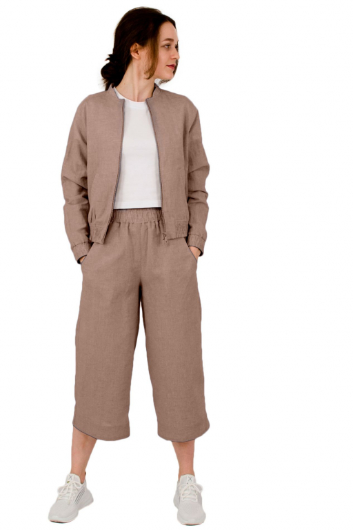 Бомбер класичний з двома кишенями та рукавом реглан на блискавці у кольорі кемел