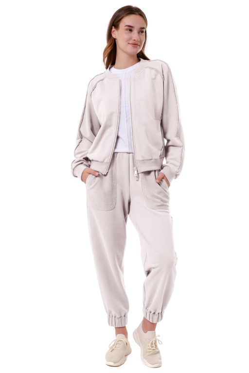 Класична кофта з рукавом реглан у новому виконанні з відкритими швами у перлинному кольорі