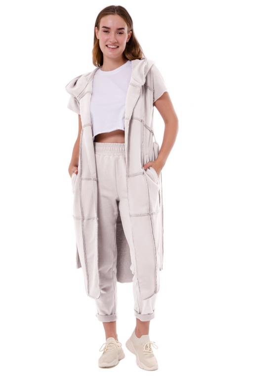 Тренч довгий з коротким рукавом та двома кишенями з відкритими швами у перлинному кольорі