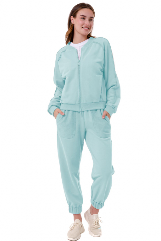 Класична кофта з рукавом реглан у новому виконанні з відкритими швами у ніжно-блакитному кольорі