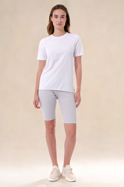 Футболка  з рукавом реглан та відкритими швами білого кольору