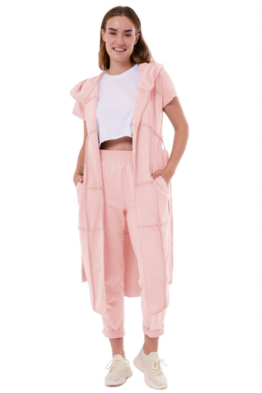 Тренч довгий з коротким рукавом та двома кишенями з відкритими швами у ніжно - рожевому кольорі