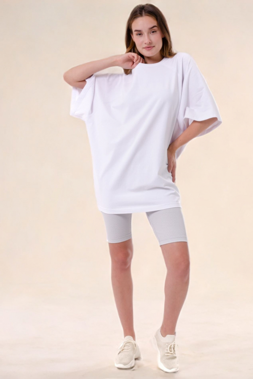 Футболка вільного силуєта білого кольору