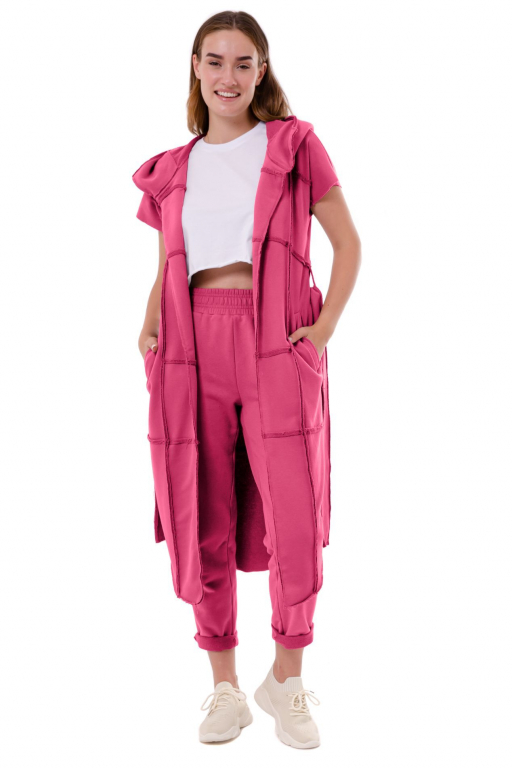 Тренч довгий з коротким рукавом та двома кишенями з відкритими швами у малиновому кольорі