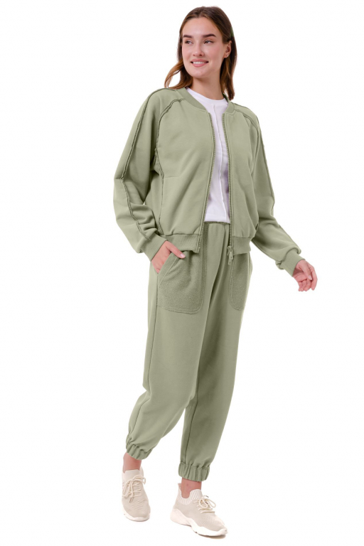 Класична кофта з рукавом реглан у новому виконанні з відкритими швами у оливковому кольорі